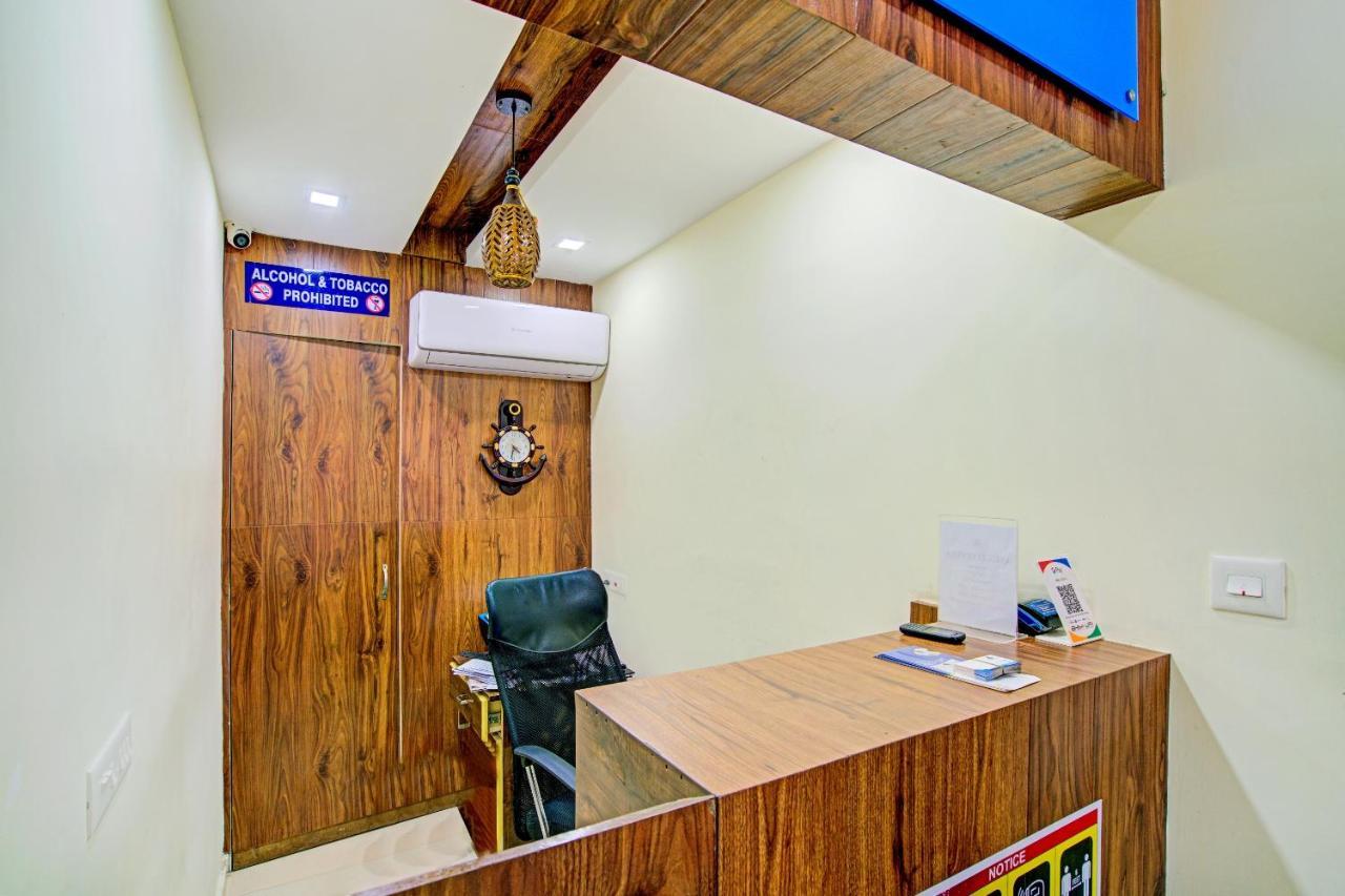 Oyo Flagship 77876 Amigo Suites Kochi Exterior foto