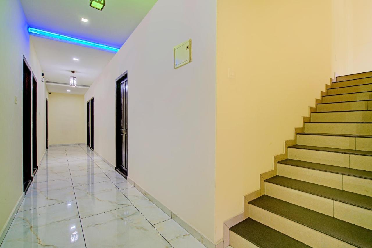 Oyo Flagship 77876 Amigo Suites Kochi Exterior foto